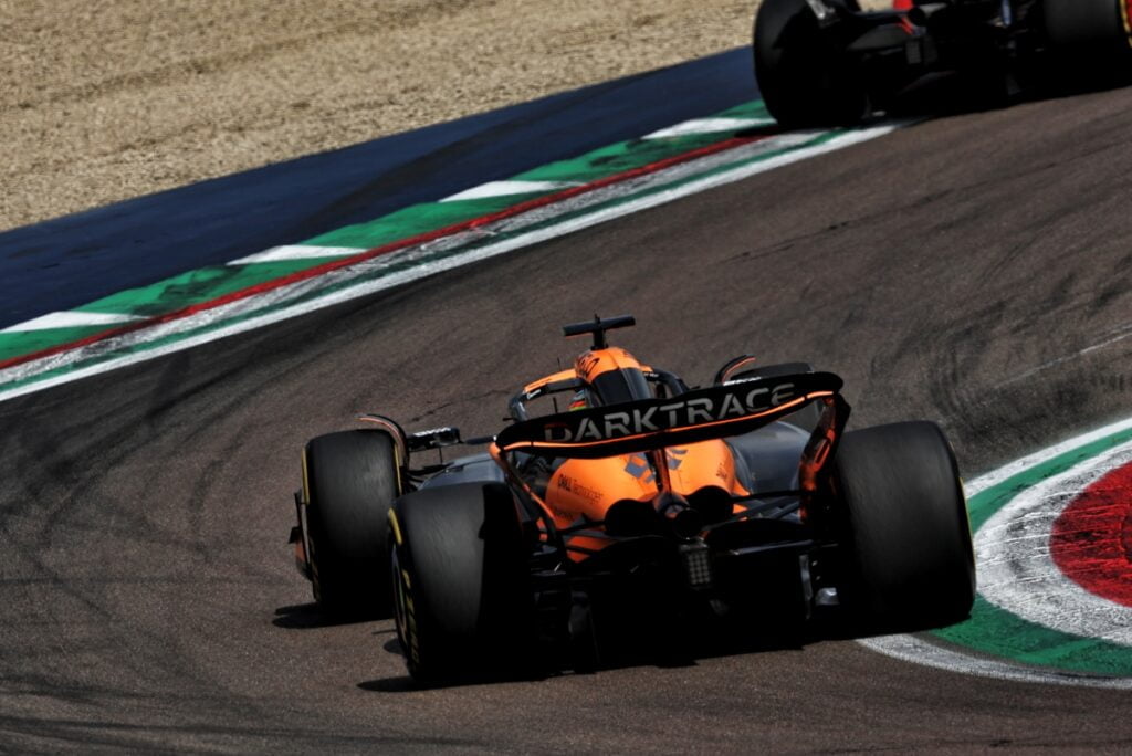 Oscar Piastri (AUS) <a href="https://luxurycardeals.com/news/mclaren-miami-qualifying-tyre-trouble">McLaren MCL38</a>.