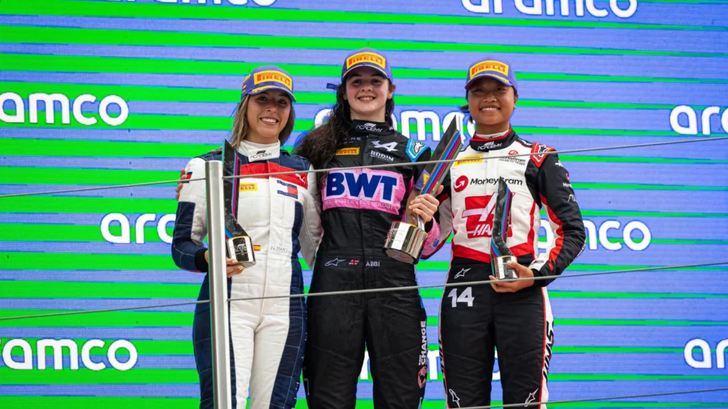 Nerea Marti (L) and Chloe Chambers (R) will make their Formula E debuts in November