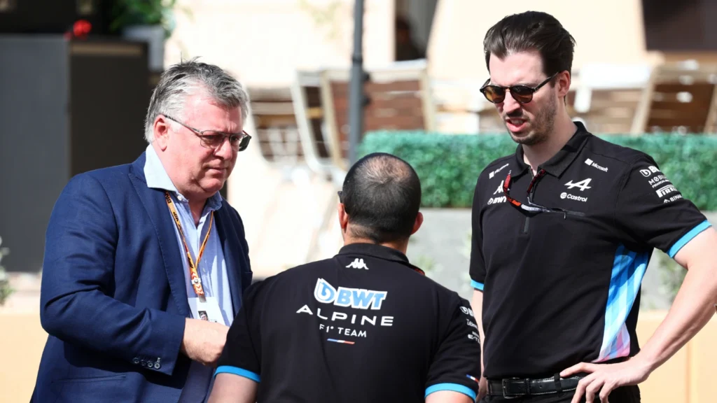 Otmar Szafnauer talking to a couple of Alpine members in the F1 paddock 2024.