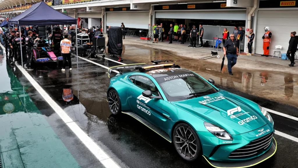 Oscar Piastri repeatedly called for a red flag during the Safety Car period at Interlagos